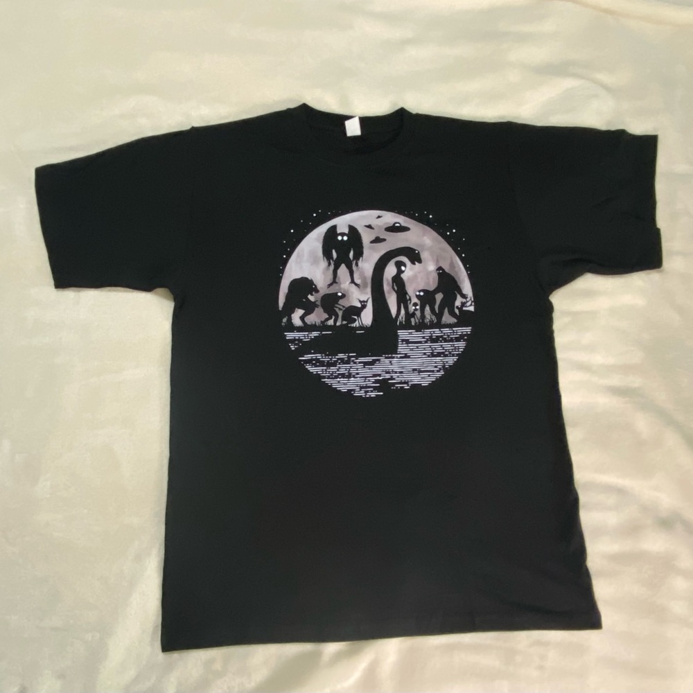 Bigfoot Loch Ness Monster And Mothman Ufos Chupacabra Alien Black T-Shirt Size M
